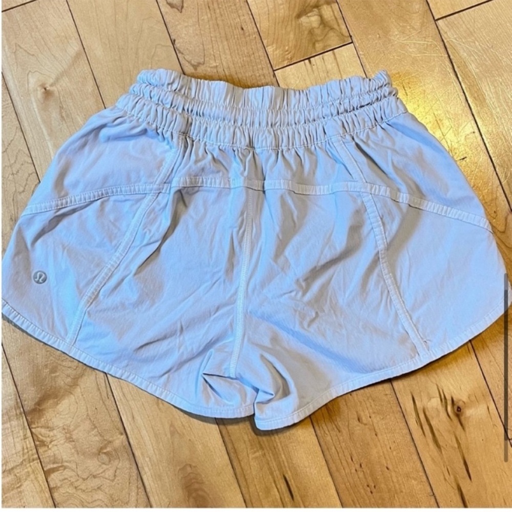 Lululemon Tracker Short V *4" in White size four (4) - Picture 7 of 9